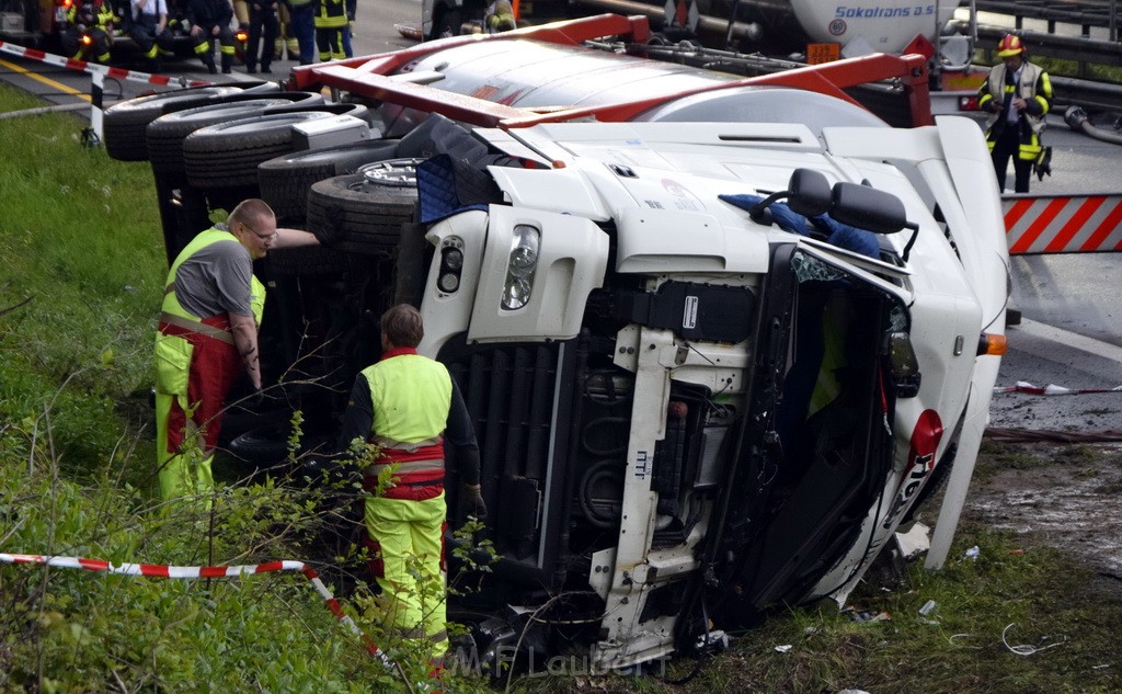 VU Gefahrgut LKW umgestuerzt A 4 Rich Koeln Hoehe AS Gummersbach P303.JPG - Miklos Laubert